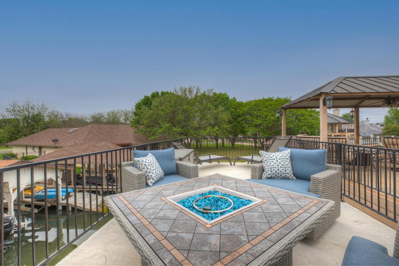 Stunning Luxury Home On Lake Lbj! ホースシュー・ベイ エクステリア 写真