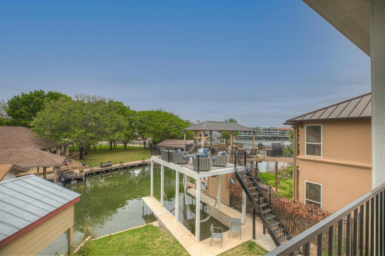 Stunning Luxury Home On Lake Lbj! ホースシュー・ベイ エクステリア 写真