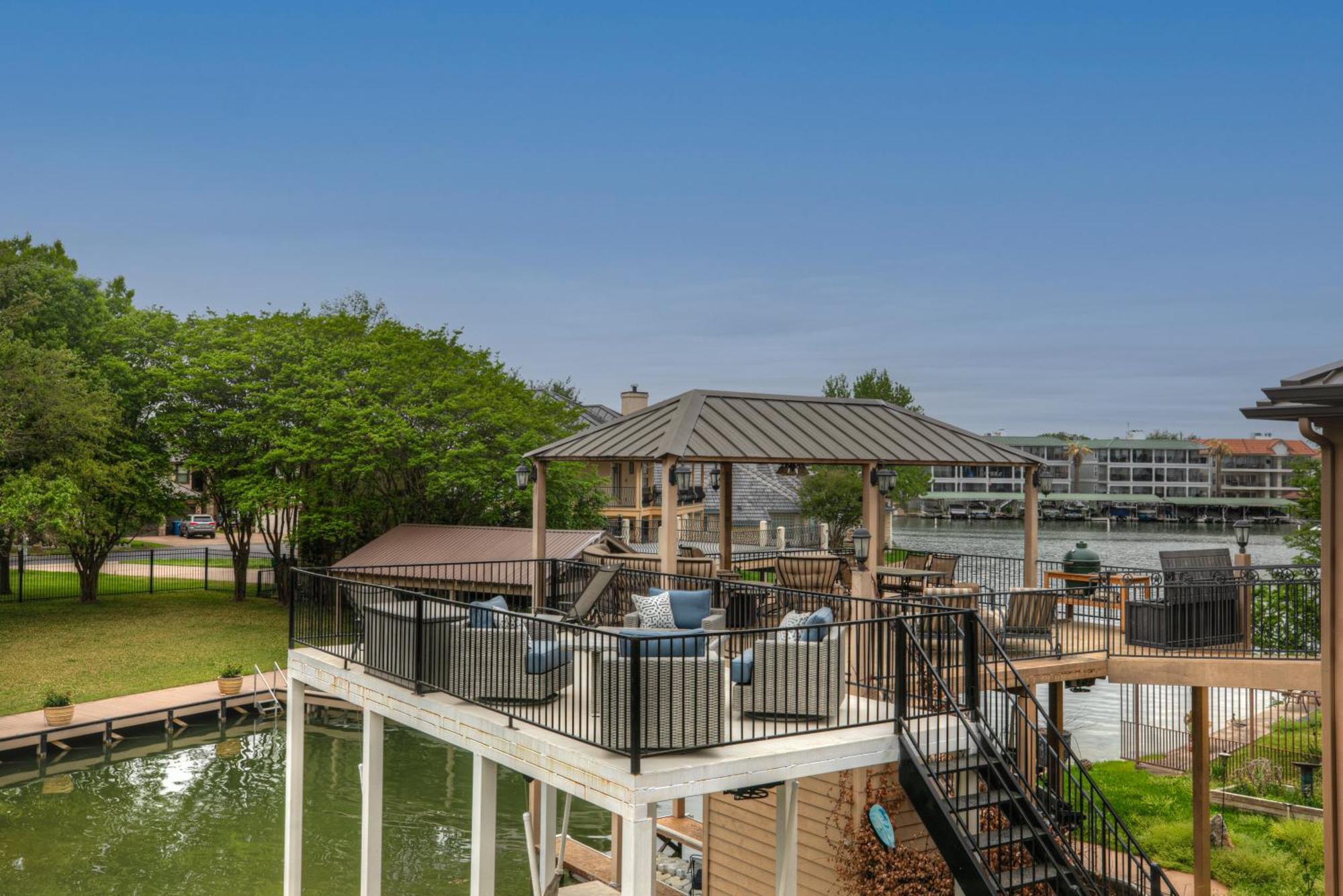 Stunning Luxury Home On Lake Lbj! ホースシュー・ベイ エクステリア 写真